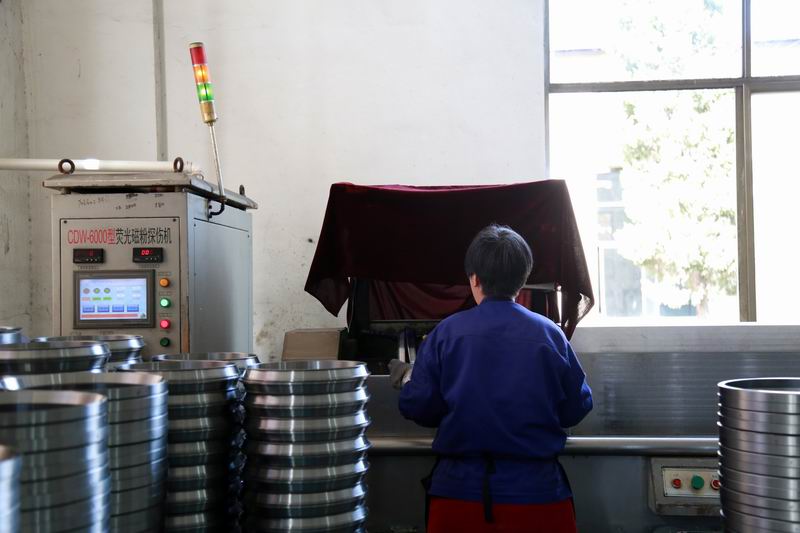 荧光磁粉探伤机